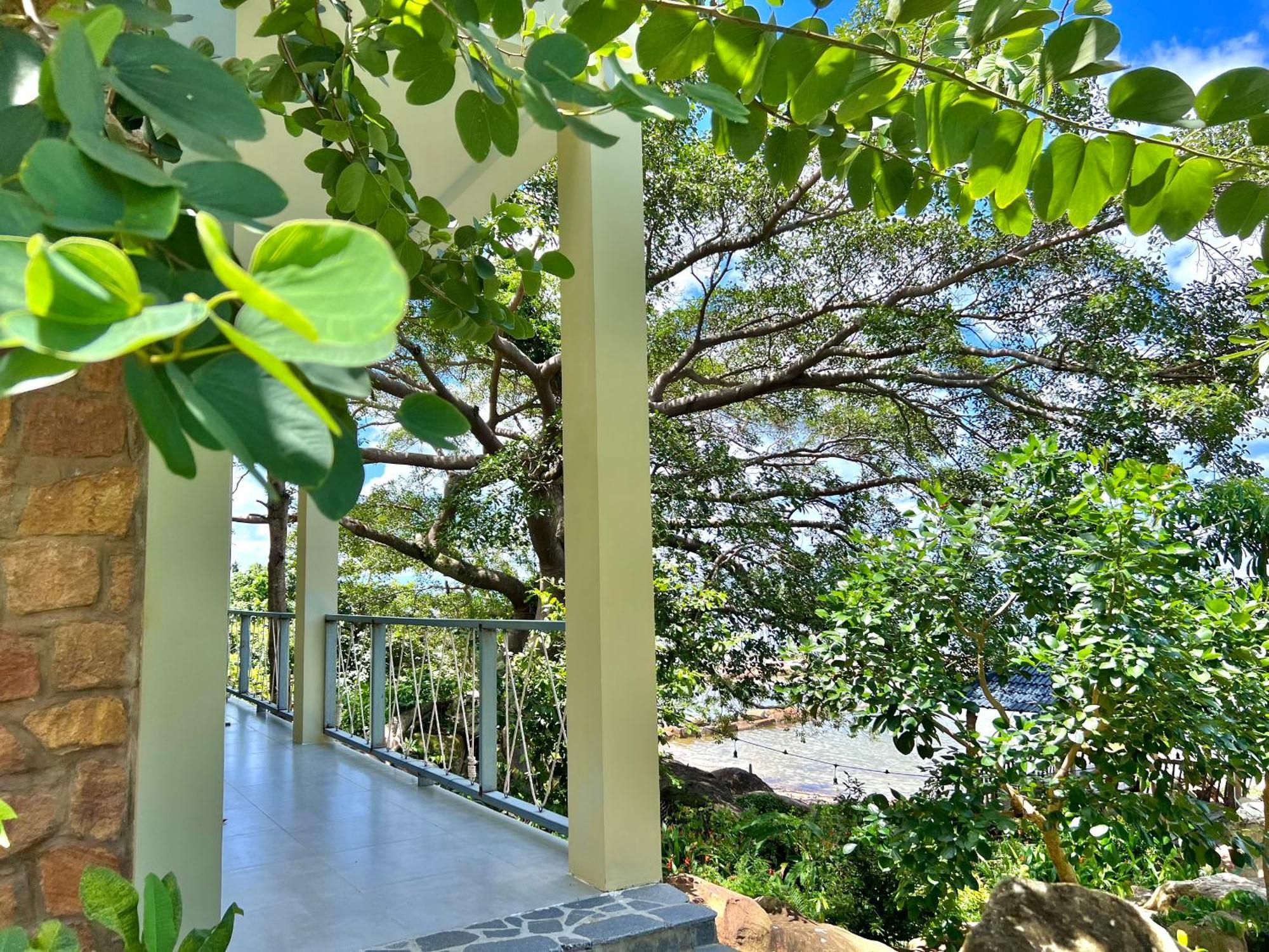 Voyage Phu Quoc Beach Resort Exterior photo