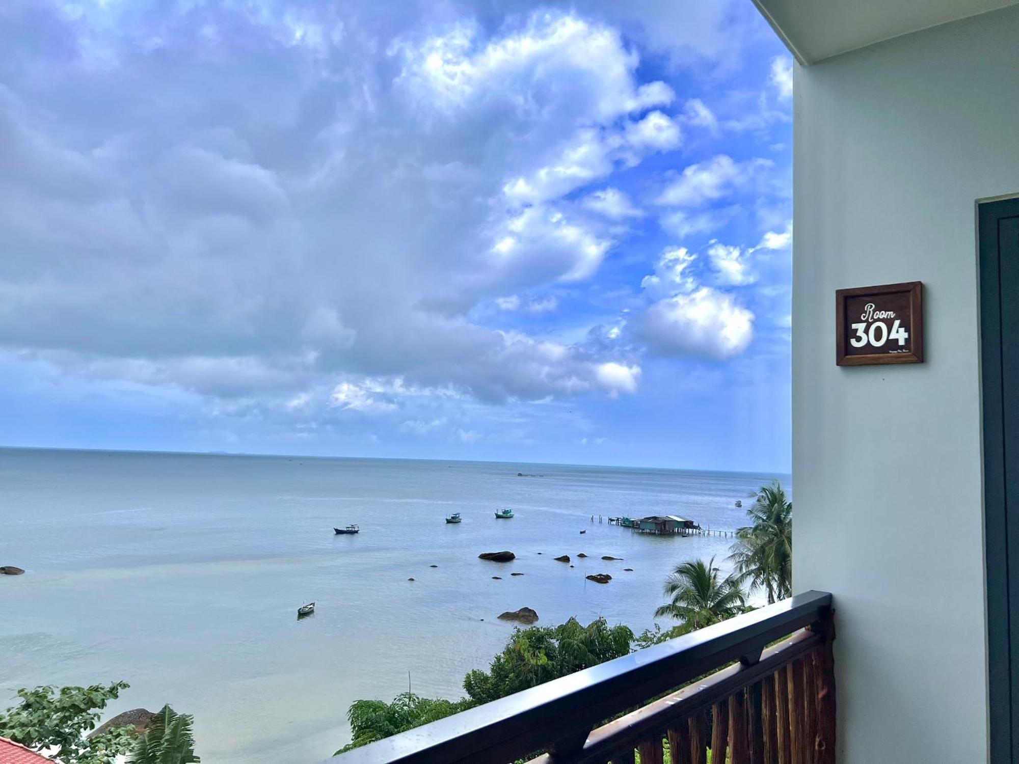Voyage Phu Quoc Beach Resort Exterior photo